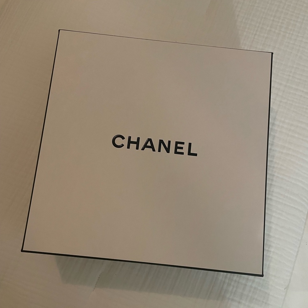 CHANEL EMPTY GIFT BOX